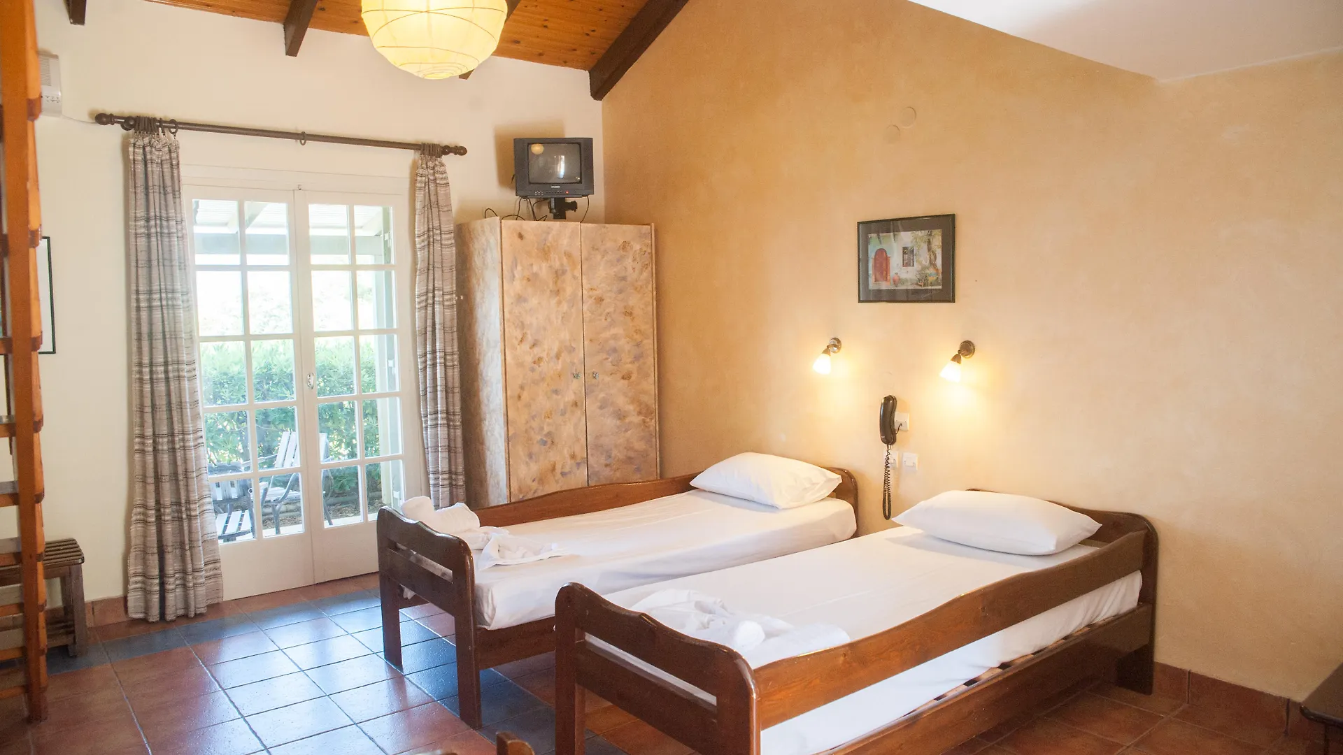Mouikis Sun Village Lakithra Aparthotel